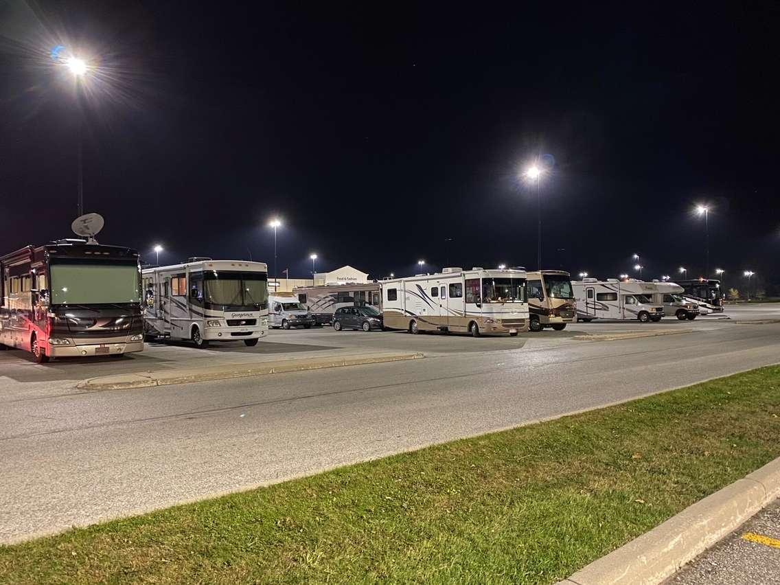 Travellers wait for U.S. border to reopen in Sarnia (Photo by Melanie Irwin)