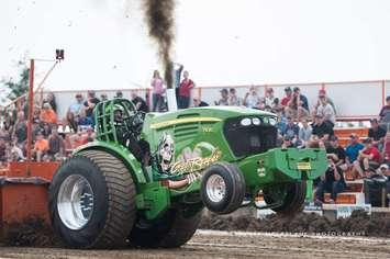 Tractor Pull 2019 (Photo by Holly McFarlane via Southwestern Ontario Tractor Pullers Association (@swotpa) / Twitter)