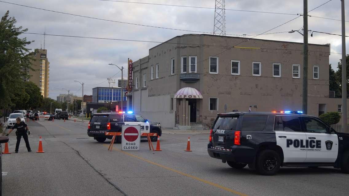 Sarnia Police Service cordon off an area around the Riverport Tavern at Front Street and Wellington Street. 11 September 2020. (BlackburnNews.com photo by Colin Gowdy)