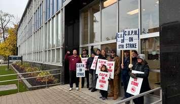 Canada Post on strike in Sarnia, Nov 15, 2024 (Photo by: Melanie Irwin/ Blackburn Media)