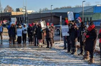 Teachers at Great Lakes Secondary School on the picket line - Dec. 18/19 (Blackburnnews.com photo by Josh Boyce)