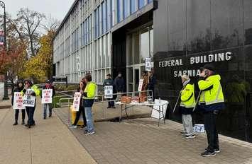 Canada Post workers strike in Sarnia. November 15, 2024 (Photo by: Melanie Irwin/ Blackburn Media)