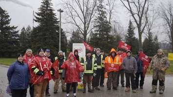 Striking Clean Harbors employees picketing outside the company's Corunna site.  25 November 2021.  (SarniaNewsToday.ca photo)
