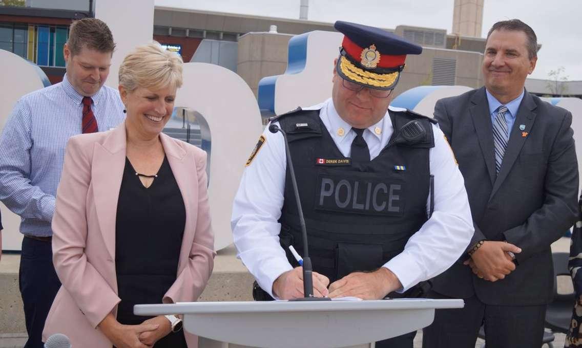 SPS Police Chief Derek Davis signs Memorandum of Incorporation at Lambton College. September 27, 2023. (Photo by Natalia Vega)