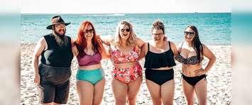 (From left to right) Trey McGowan, Tiffany Gil, Danielle Catton, Lindsay Kirkland, and Brooke Kirkland stand on the beach. July 2019. (Photo by Cassidy Cooper)