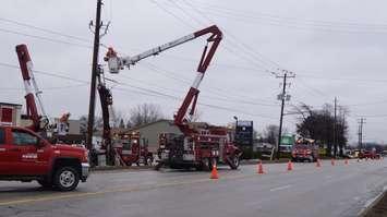Bluewater Power crews fixing an outage on London Road in Sarnia. 10 March 2020. (BlackburnNews.com photo by Colin Gowdy)