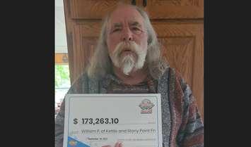 William Powell of Kettle and Stony Point First Nation with his OLG winnings of $173,263.10. September 2023. (Photo by OLG)