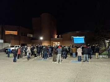 A large crowd of people outside of the LKDSB office in Sarnia watch the school board's livesteam while protesting COVID-related measures. November 23, 2021. (Photo by Natalia Vega)