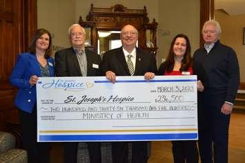 (L to R) Kelly Chartrand, Executive Director, St. Joseph’s Hospice; Larry
Lafranier, Retired Executive Director, St. Joseph’s Hospice; Bob Bailey, MPP Sarnia-Lambton; Channa
Jensen, Director of Resident Services, St. Joseph’s Hospice and Lewis Mitchell, Board of Director, St. Joseph’s Hospice. (Submitted Photo)