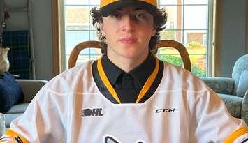 Lane Sim signs an OHL contract with the Sarnia Sting (Photo courtesy of Sarnia Sting)