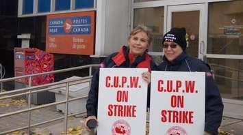 Canada Post workers on strike outside the Federal Building. November 6, 2018. (Photo by Colin Gowdy, BlackburnNews)