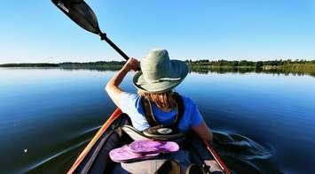 A woman kayaking. May 27, 2017. (Photo by Steve Carson from Pixabay)