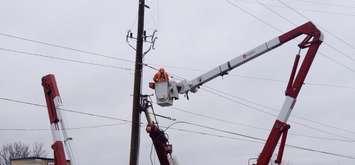 A Bluewater Power worker repairing a power line on London Road in Sarnia. 10 March 2020. (BlackburnNews.com photo by Colin Gowdy)