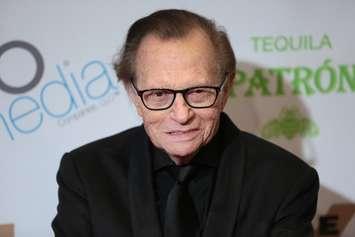 By Gage Skidmore from Peoria, AZ, United States of America - Larry King, CC BY-SA 2.0, https://commons.wikimedia.org/w/index.php?curid=58411264