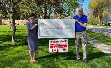 Kathy Alexander, Executive Director, Bluewater Health Foundation, accepts a cheque from Guy Hackwell, General Manager of Shell’s Sarnia Refinery. Photo courtesy of Bluewater Health Foundation.