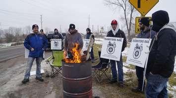CN Rail workers on the picket line near Plank Road and Indian Road in Sarnia. November 19, 2019. (BlackburnNews.com photo by Colin Gowdy)
