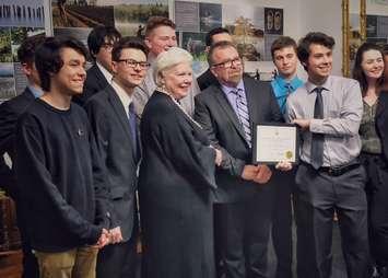 Lieutenant Governor Elizabeth Dowdeswell presents Ontario Heritage Award to Robert Walicki and his Gr. 11 St. Pat's class (Photo courtesy of St. Clair Catholic District School Board)