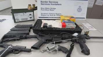 Weapons seized by CBSA officers at the Blue Water Bridge.  July 2021.  (Photo from Twitter)