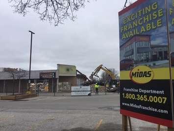 Eastland Plaza Midas Franchise Sign March 28, 2018 courtesy of Aaron Zimmer
