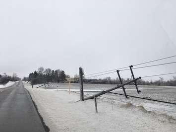 Broken poles near Dundas, Ont., (Photo Hydro One via Twitter)